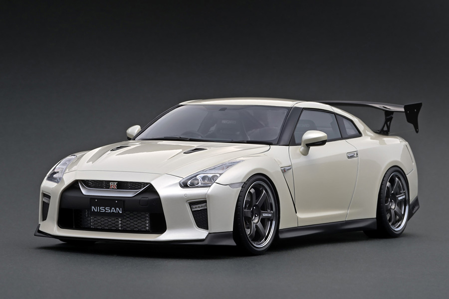 IG1756 1/18 NISSAN GT-R (R35) Premium Edition White | LINE UP