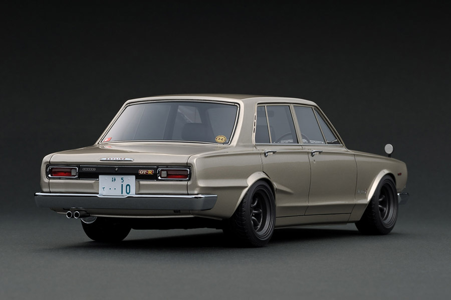 IG1769 1/18 Nissan Skyline 2000 GT-R (PGC10) Silver With Engine