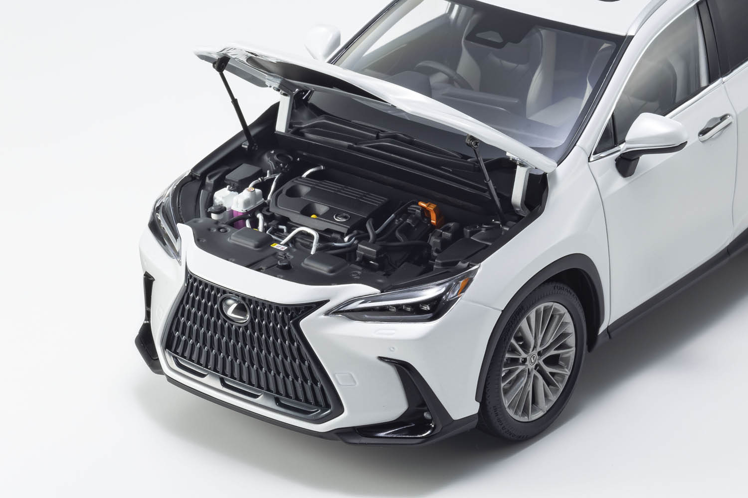 レクサス「NX450h＋」の1/18モデルカーが2万7500円で京商から発売中