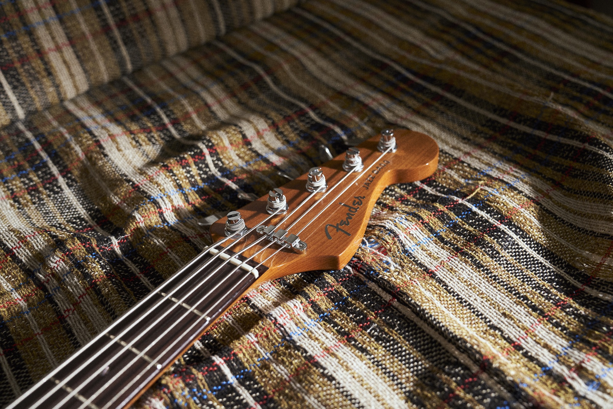 King Gnu常田大希と新井和輝初のシグネチャーモデルが「フェンダー