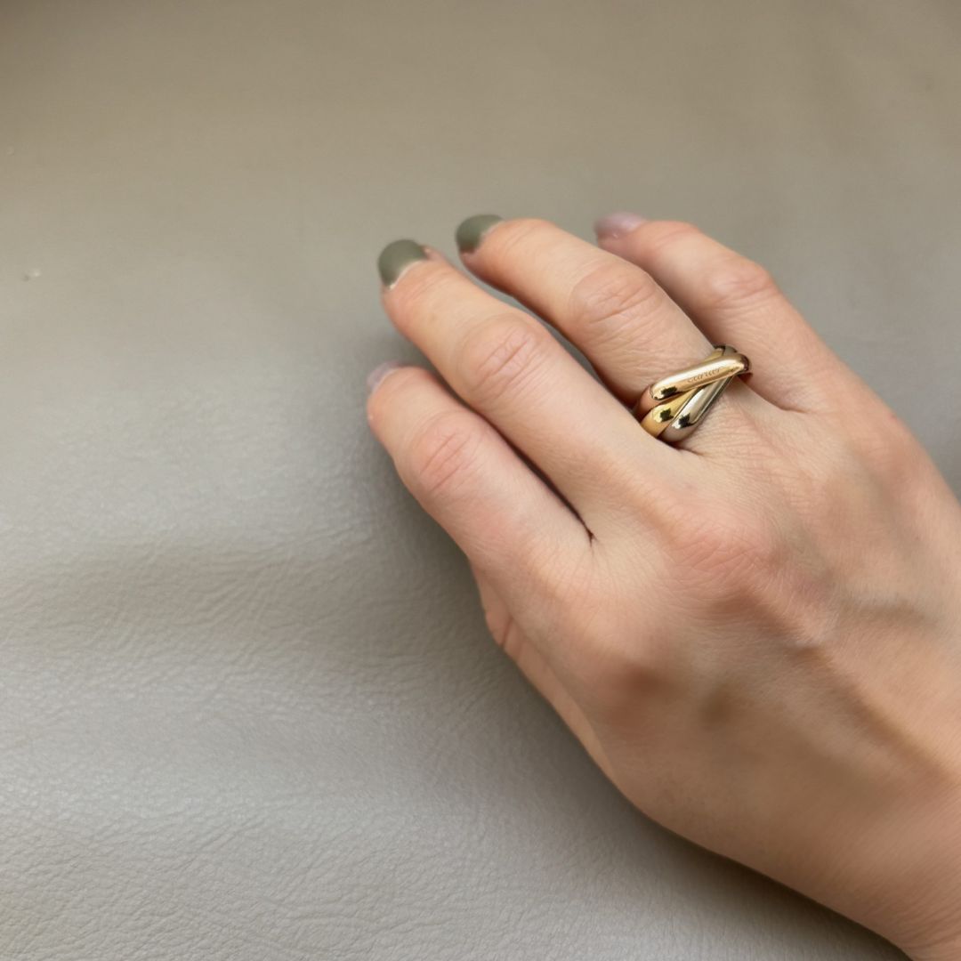 カルティエ新作の四角い「トリニティ」が想像以上に合わせやすい