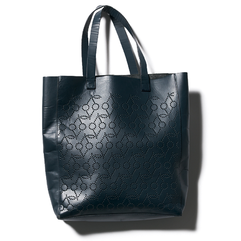 お稽古ママの『洒落見え名品トート』6選！無難に終わらない黒紺バッグ