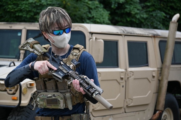 最新鋭のタクティカル装備を取り入れたサバゲーマー装備を研究!!【サバ