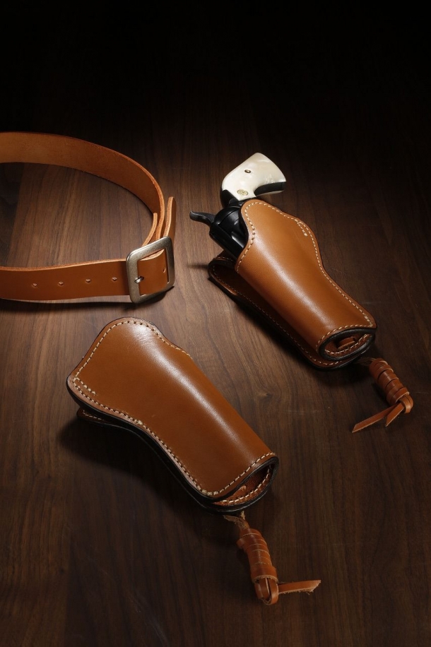 SAAユーザー必見のレザーホルスターが登場!!「コルトSAA対応早撃ち