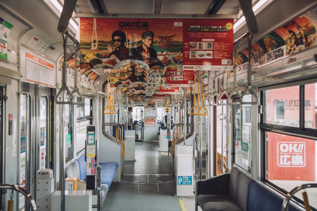 ラッピング電車「OK!!広島号」の運行開始！（広島駅 ～ 広電宮島口