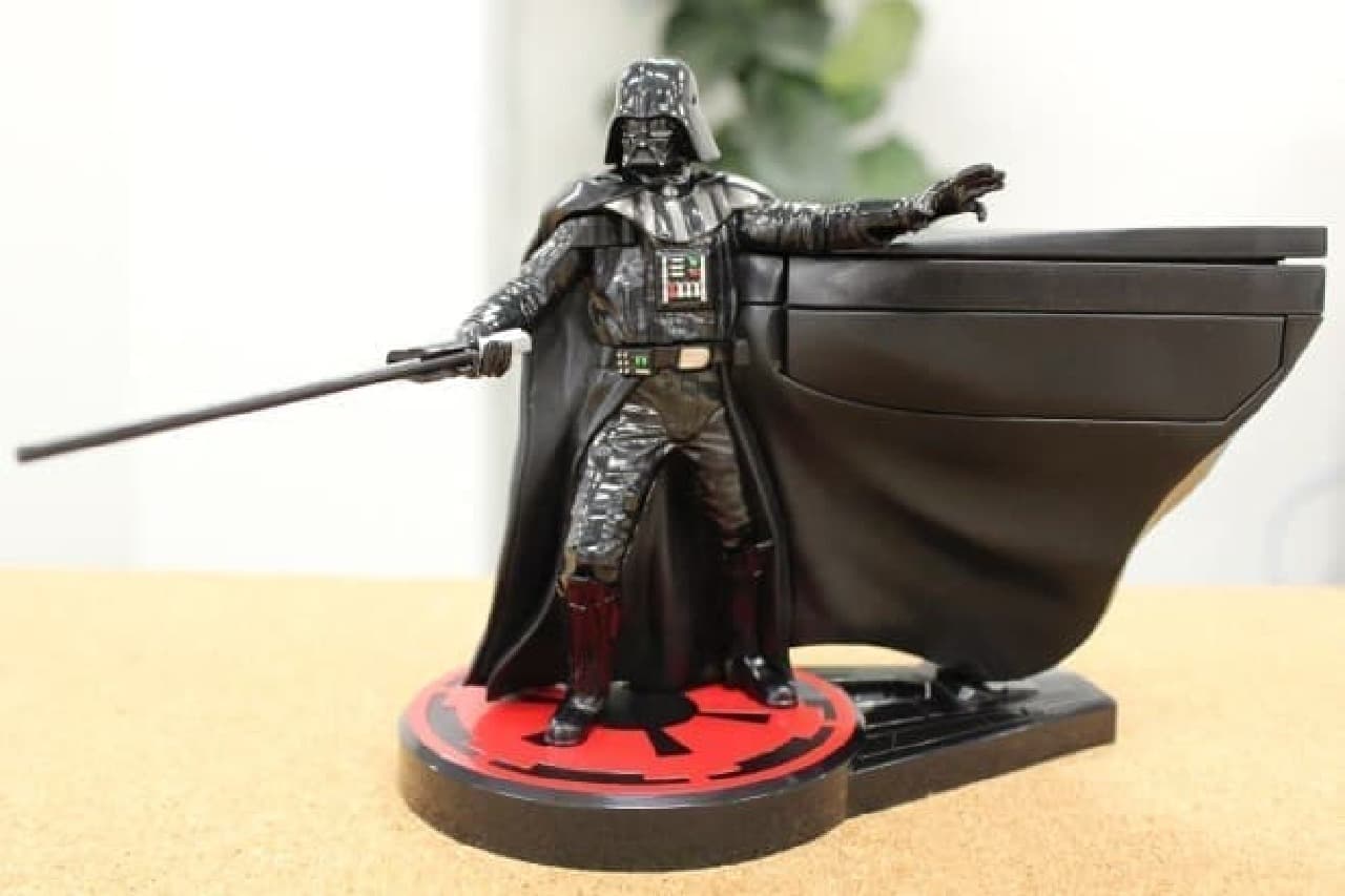 ダース・ベイダーが爪楊枝を取り出してくれる「トゥースセイバー」が