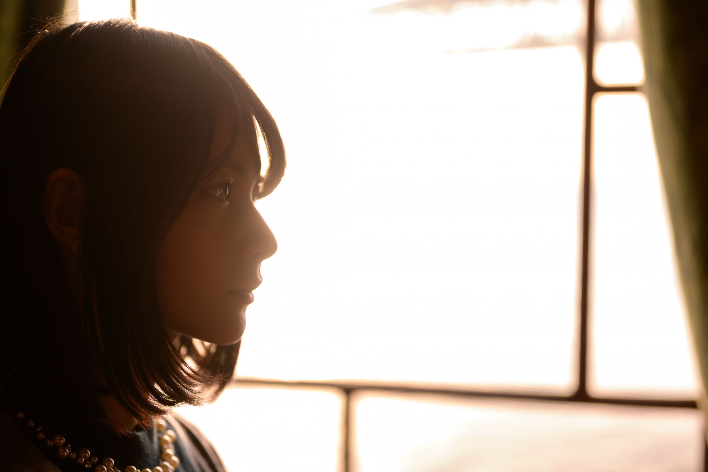 横顔から思う | GANREF