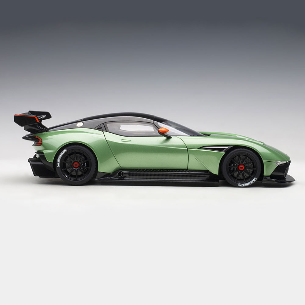 楽天市場】ミニカー 1/18 アストンマーチン ヴァルカン メタリック