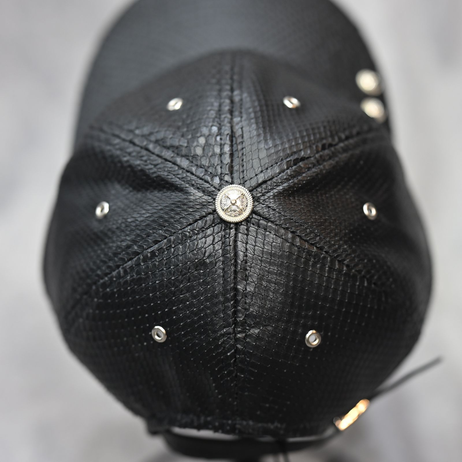 ISAMU KATAYAMA BACKLASH - THE LINE PYTHON CAP （BLACK） / パイソン