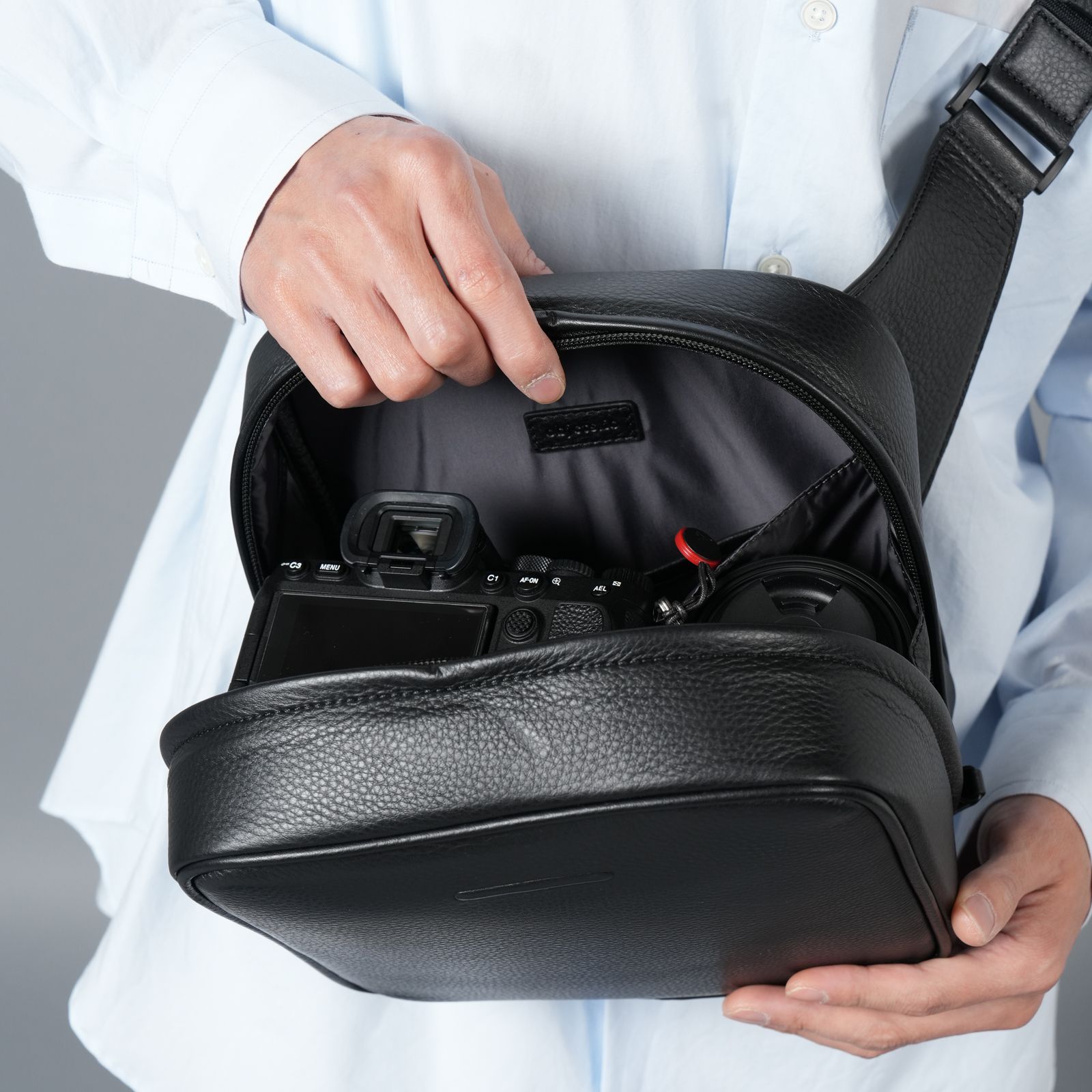 objcts.​io - ウィークエンド カメラバッグ ラージ (ブラック