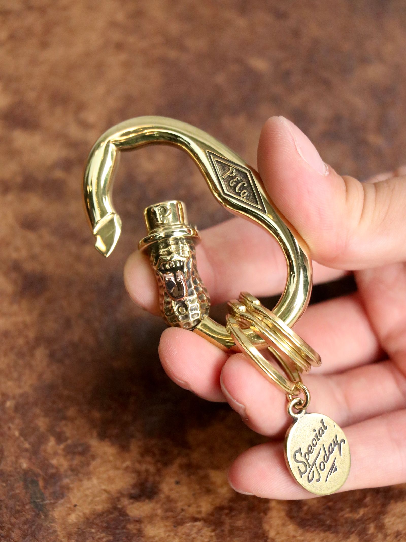 PEANUTS & CO. - BEROPEANUTS CARABINER (BRASS×COPPER) | SKANDA