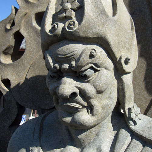 観音像（八角台座）を大理石で彫った仏像です。観音様の石仏・石像なら