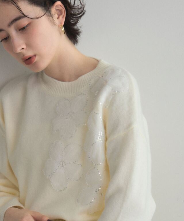 オフィシャルサイト限定】スパンコールお花付きニット