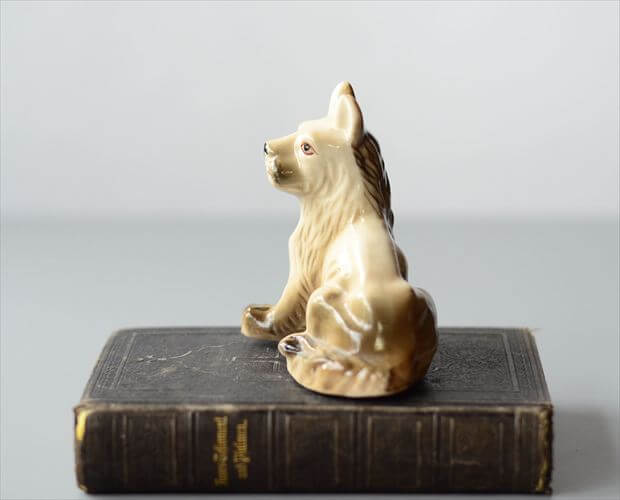 イングランドから グレートデンらしき子犬 磁器 オブジェ イヌ 犬