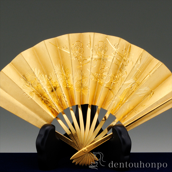 送料無料】 純金 扇子 松竹梅 A 12号・530g / 光則（金工芸） 高級