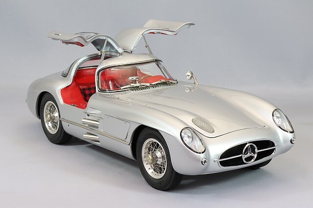 CMC 1/18 メルセデスベンツ 300SLR クーペ ガルウィング 1955 シルバー