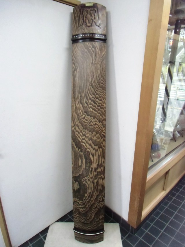 新品 お琴本体 くり甲 紅木玉淵 綾杉彫り sk009 新品付属品付き