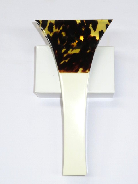 送料無料】 日本製 津軽三味線用 鼈甲(べっ甲)撥 182 プラスチック台