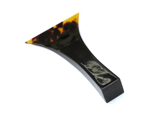 送料無料】 日本製 津軽三味線用 鼈甲(べっ甲)撥 113 黒水牛 一枚物