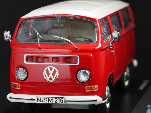 Schuco】Volkswagen T2a バス（赤/白）1/43