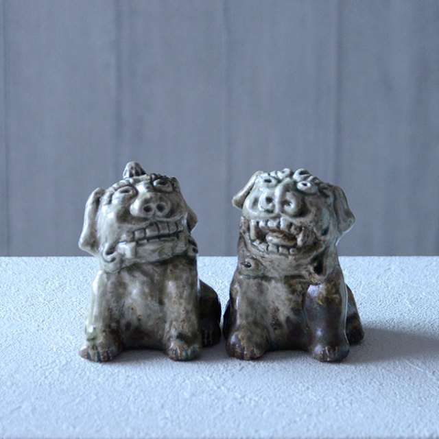 伊賀灰釉狛犬一対（共箱付） 作家「新歓嗣」