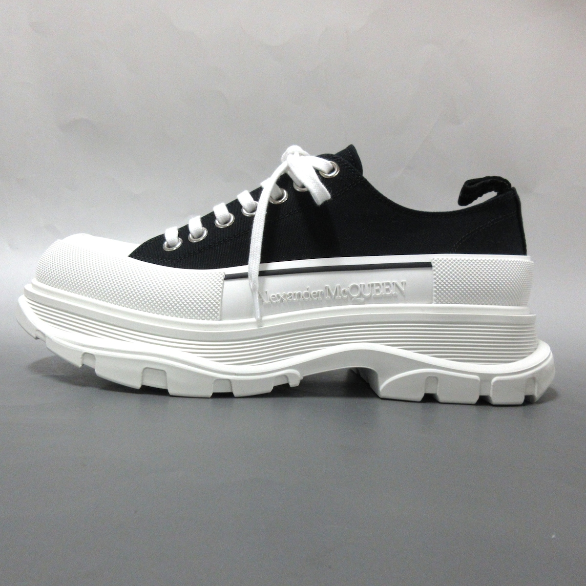 アレキサンダーマックイーン/スニーカー/黒×白/サイズ：42Jの買取実績