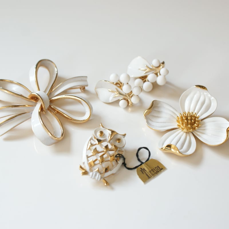 TRIFARIクラウントリファリ フクロウ ホワイト エナメル ブローチ