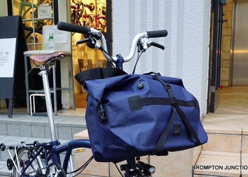 Roll Top Waterproof Bag 25L Navy | BROMPTON JUN
