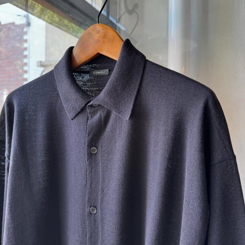 COMOLI ウール 衿付きカーディガン | Less Higashikawa