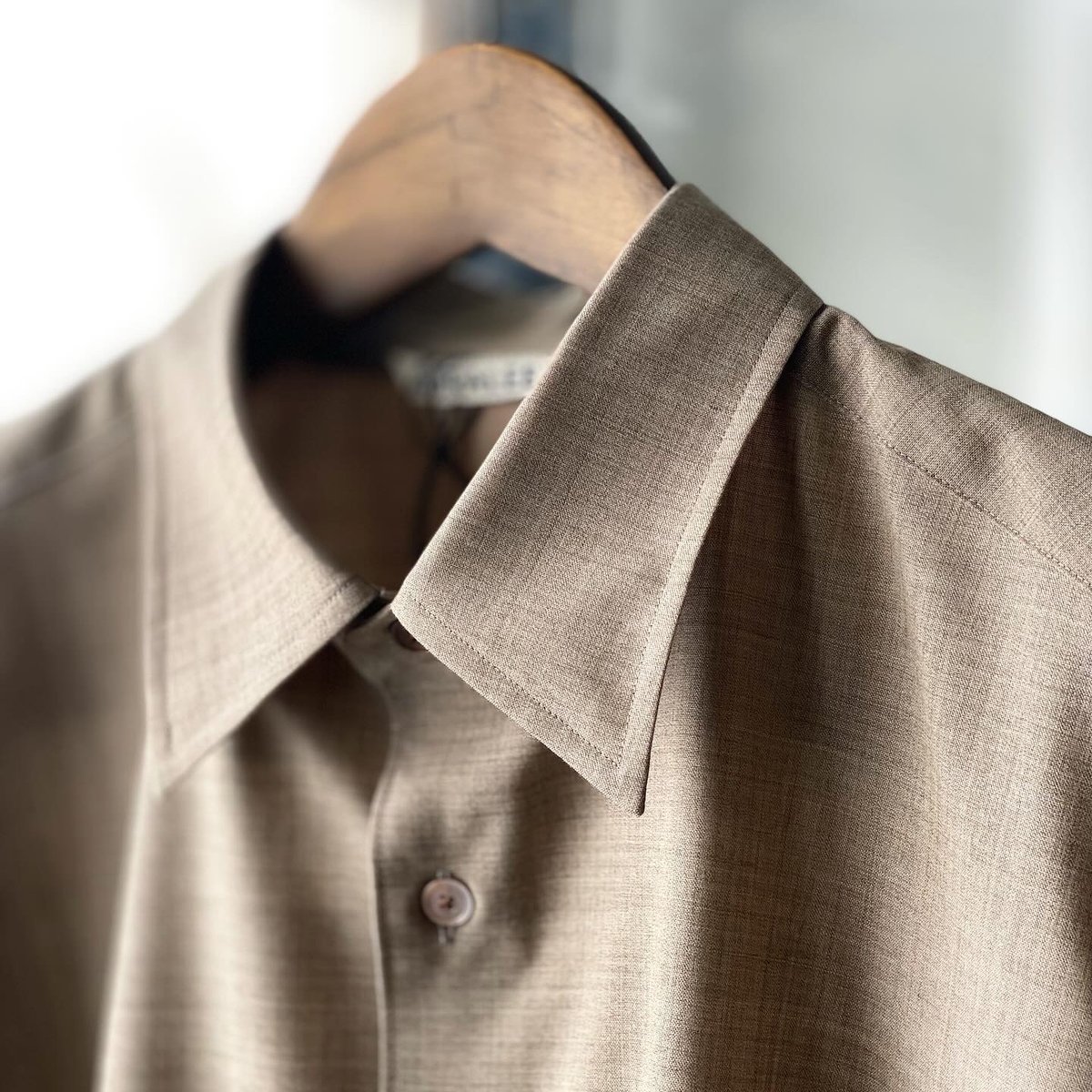 AURALEE SUPER FINE TROPICAL WOOL SHIRT | Less