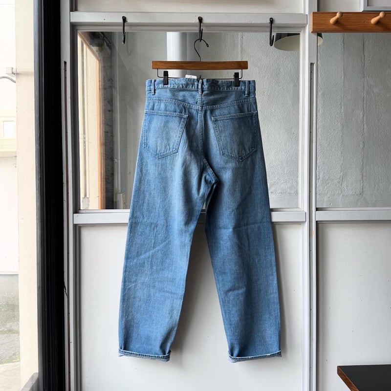 AURALEE SELVEDGE FADED LIGHT DENIM WIDE PANTS |