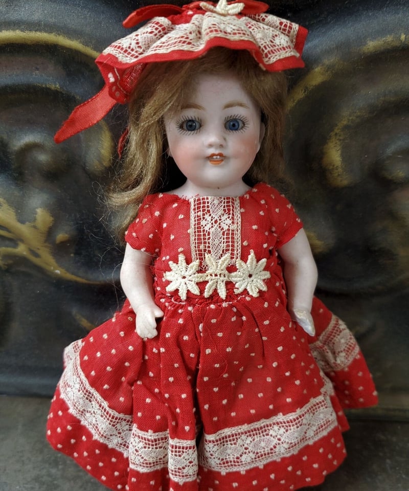 ミニョネット 赤いドレスのビスクドール アンティーク品