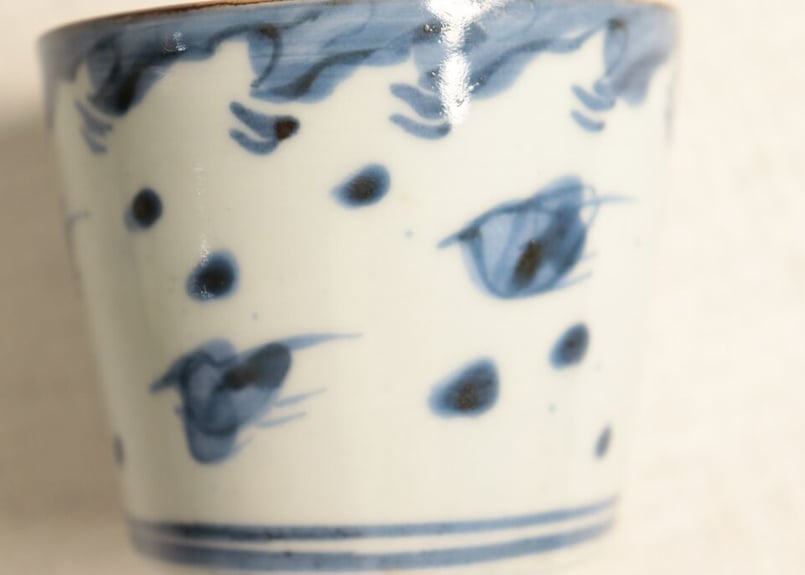 江戸後期染付波千鳥図猪口 ニュウ | 吉祥寺PukuPuku