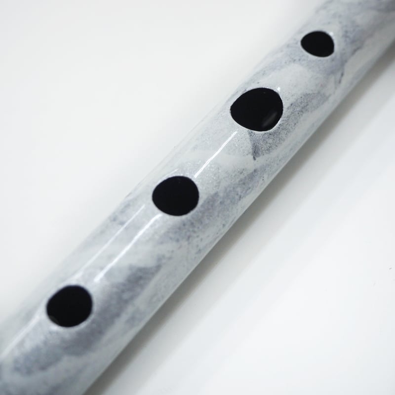 篠笛shiro ｢冬華｣ ドレミ調 七穴 白色 | 篠笛 shiro