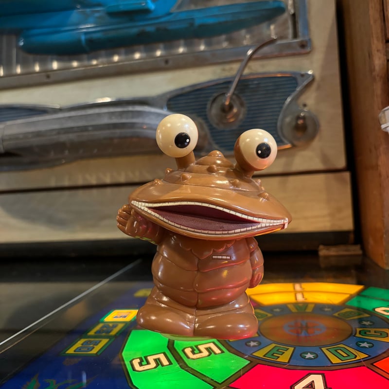 大和銀行非売品 カネゴン貯金箱 | アンティーク家具と喫茶キャバレーの