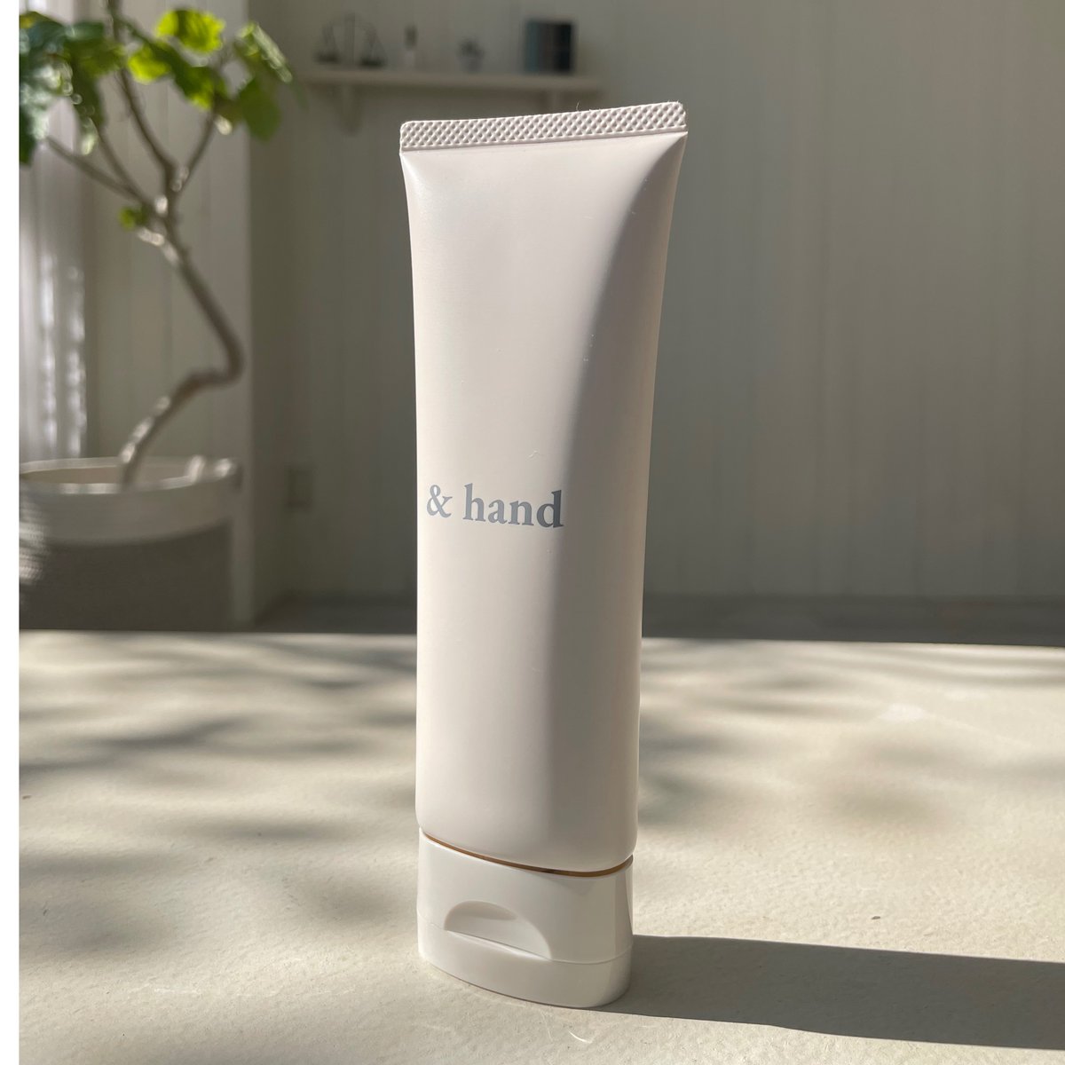 エッセンシャルハンドクリーム 80g | idéal skin