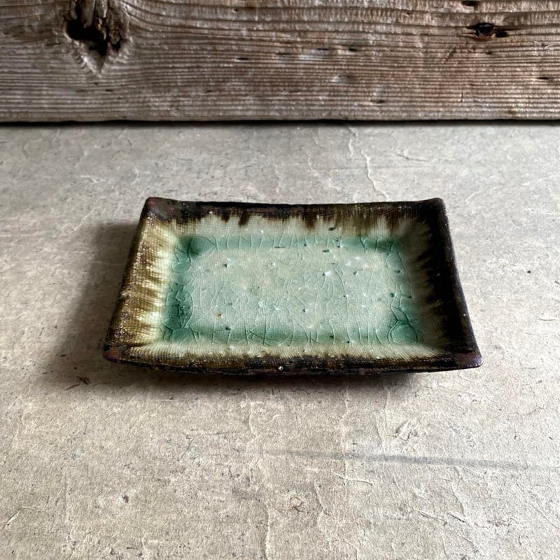 益子焼 古賀賢二 灰釉長角焼物皿 | MatsuBokkuri