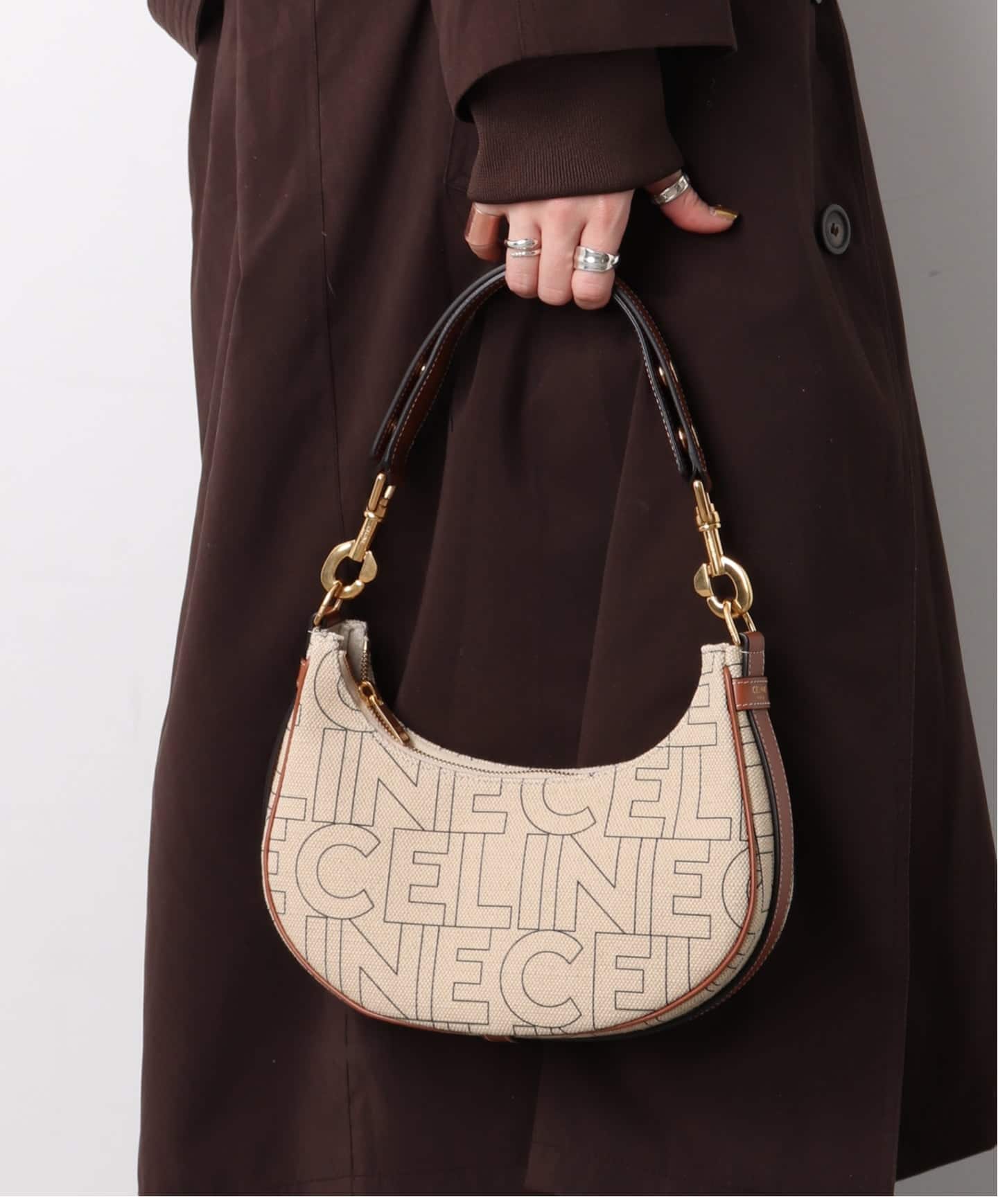 CELINE/セリーヌ】 Ava one shoulder medium logo（ショルダーバッグ