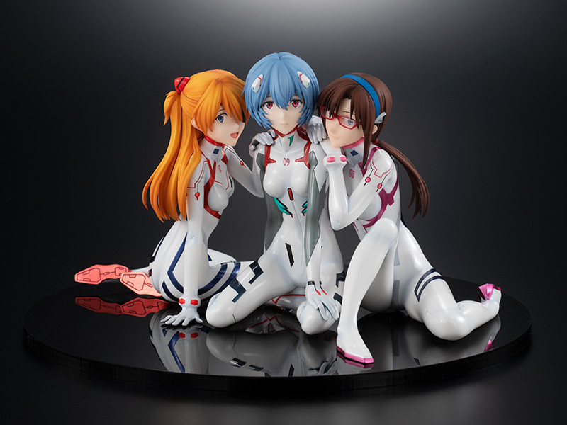 アスカ・レイ・マリ Newtype Cover ver.