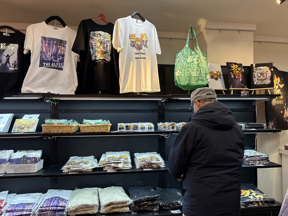 ポテくまくんや、矢尾百貨店とのコラボ商品も並ぶ - 秩父経済新聞