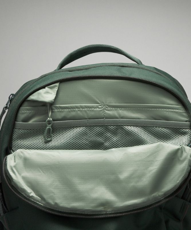 トリプルジップバックパック 28L | バッグ | Lululemon JP