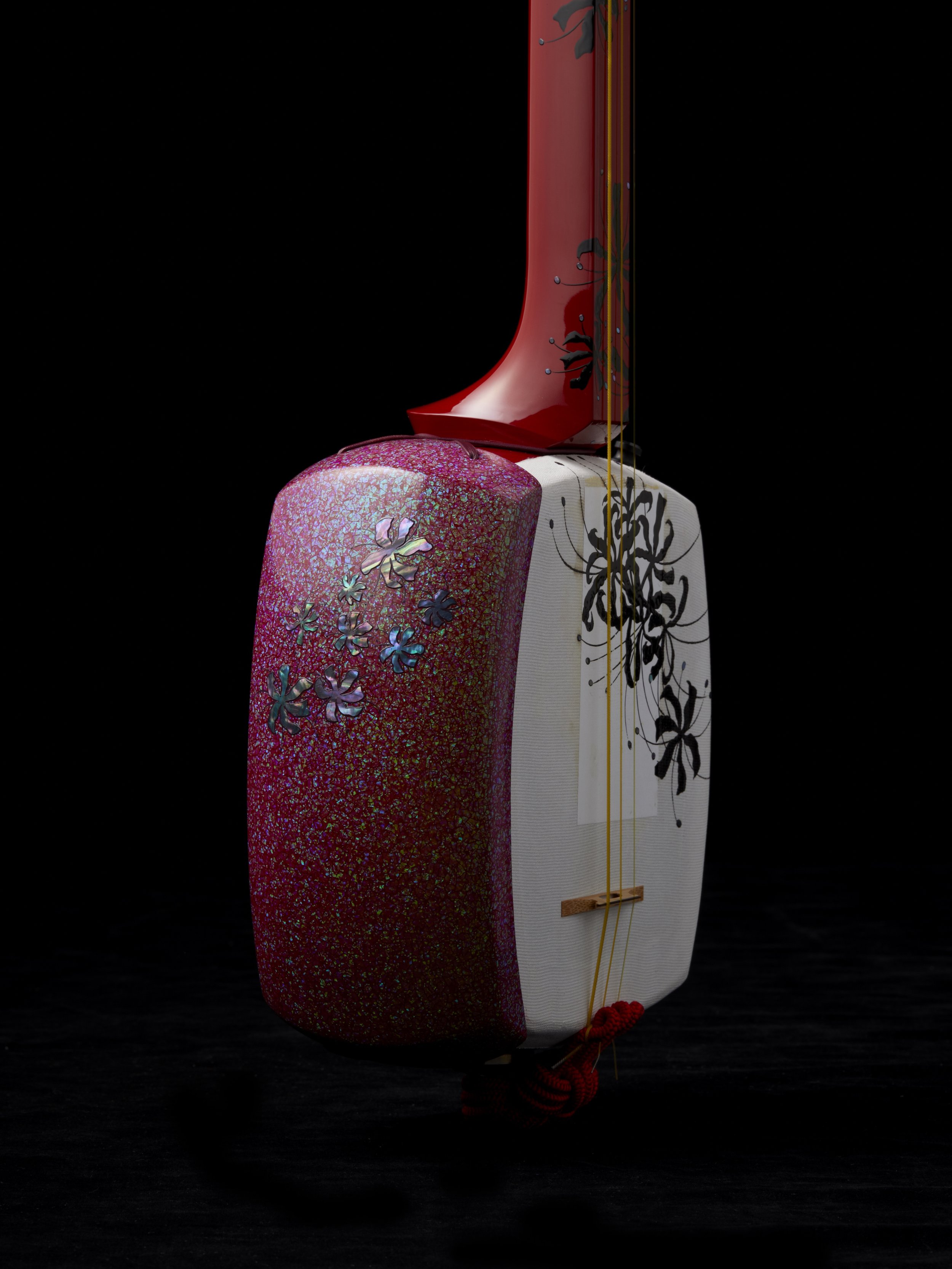 和楽器バンド「蜷川べに」さんオリジナル三味線「Lycoris」に当社の