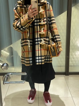 BURBERRYのダッフルコート（ベージュ系）を使った人気ファッション