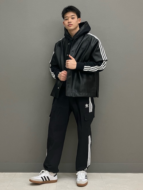 adidas（アディダス）の「フェイクレザー アディカラー スリー