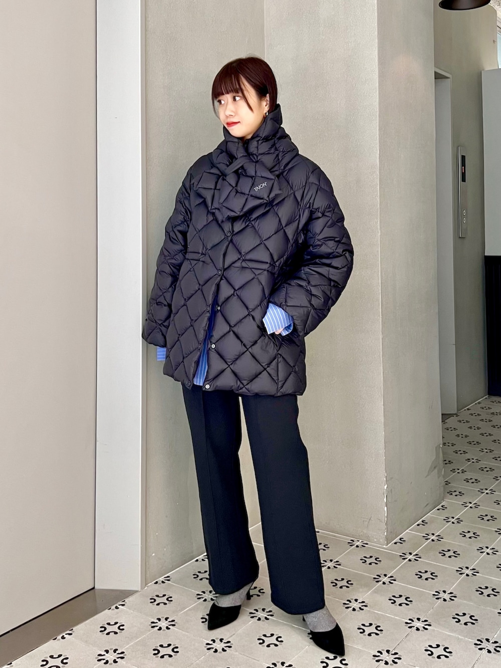 TAION/別注 ダウンマフラー付 クルーネックミドルダウンを使った人気