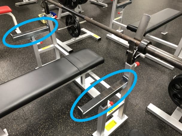 ベンチプレスでセーフティバーが邪魔でも使った方がいい理由！
