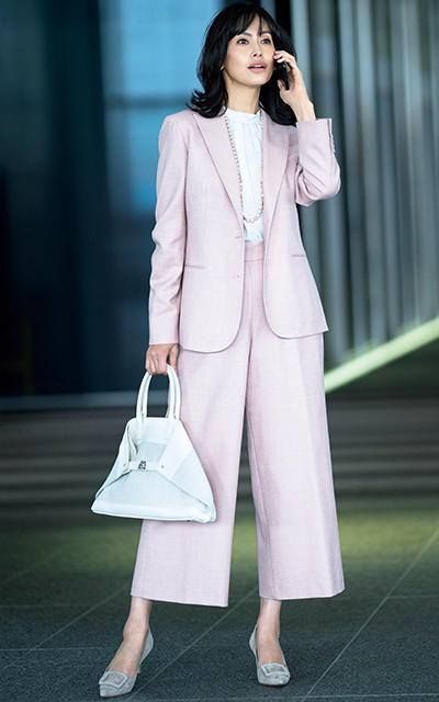 着映える春スーツ】「キートン」の極上素材スーツでパンツスタイルを