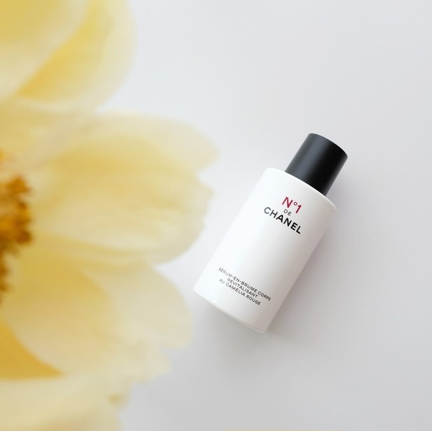 シャネル「N°1 DE CHANEL」のボディ ミルク ミストで暑い季節も