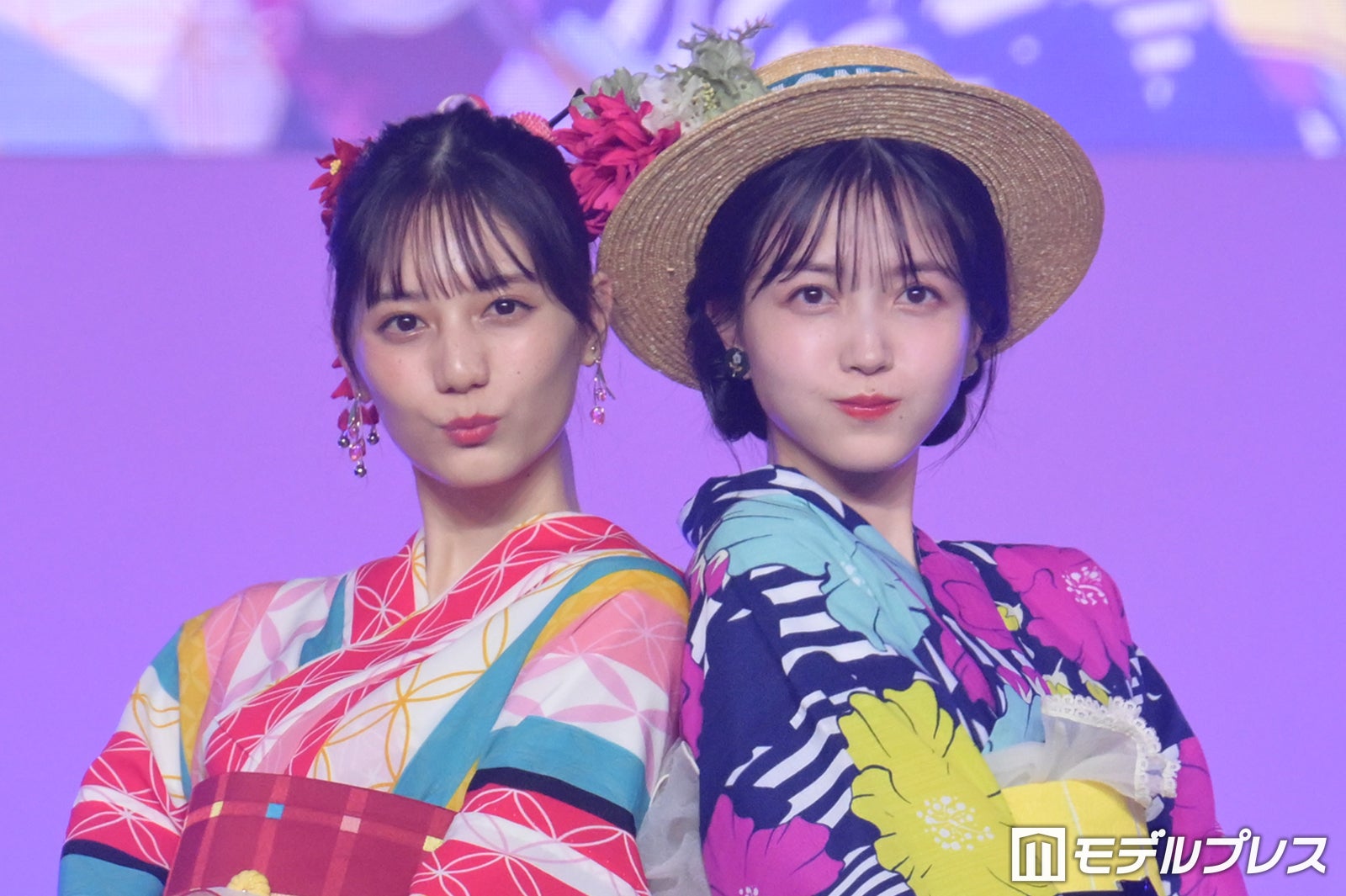 乃木坂46久保史緒里＆日向坂46小坂菜緒、ポップな浴衣姿で密着 夏