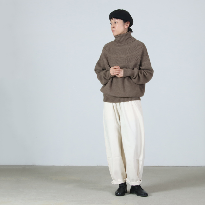 FACTORY (ファクトリー) ヤク レース柄オフタートルセーター